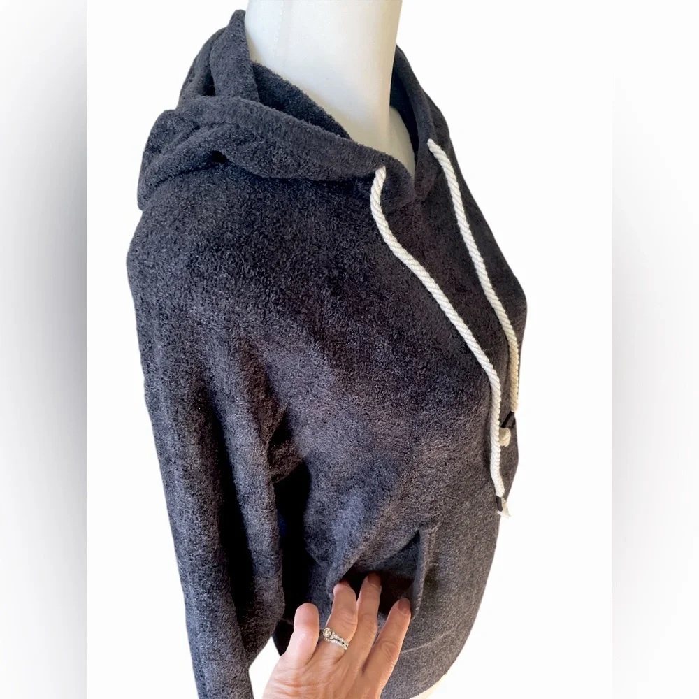 On The Road Black Velvety Soft Rayon Blend Hoodie, Small, Casual Loungewear - Picture 2 of 7